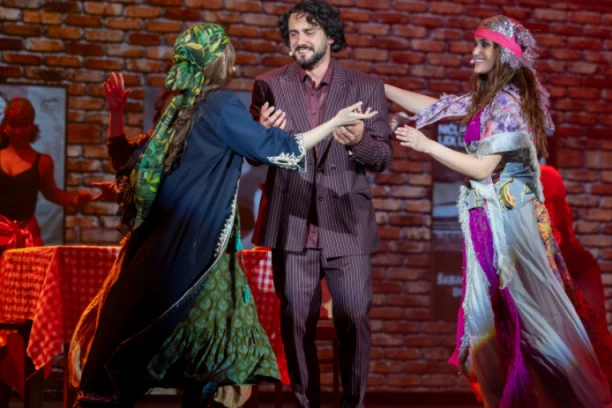 SIMBOL SLOBODE, BOLA I GENIJALNOSTI KOJE NE POZNAJU GRANICE: Doživite emotivnu priču o životu Šabana Bajramovića u mjuziklu „Kralj Cigana“ u Tetaru Odeon!