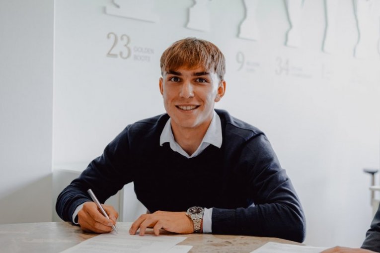 Mihajlo Cvetković je i zvanično postao član briselskog Anderlehta