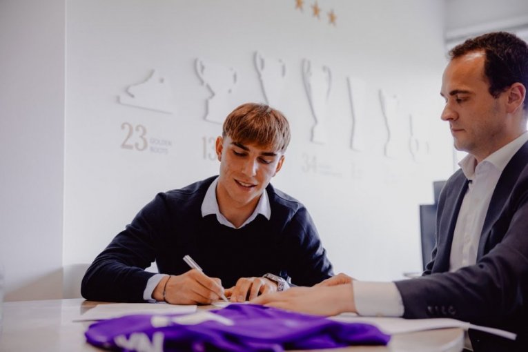 Potpiis na ugovor je stavljen