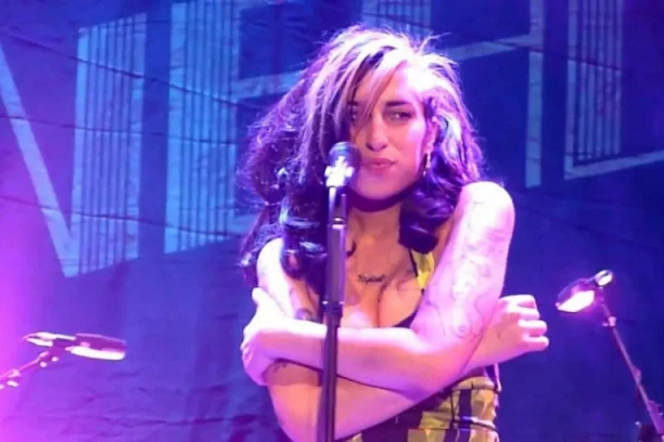 Blizak prijatelj Ejmi Vajnhaus OTKRIO DUGO ČUVANU TAJNU pred dolazak u Beograd: “Nije htela ni da je pogleda, a onda…”