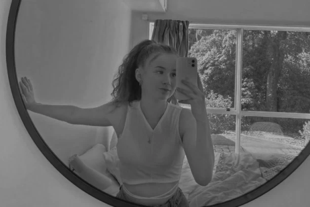 TIKTOK ZVEZDA UMRLA OD RAKA: Imala je samo 21 godinu, a njene poslednje reči KIDAJU DUŠU NA KOMADE!