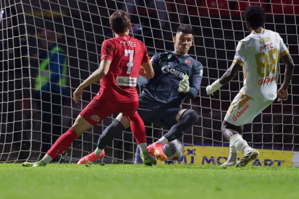 POKER KRAGUJEVČANA: Poraz zbog kojeg će dugo brideti obrazi svima na Marakani - šampion u nokdaunu! (VIDEO)