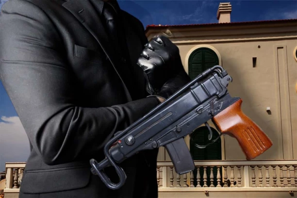 IZREŠETAN SA 30 METAKA IZ ŠKORPIONA KROZ PROZOR DNEVNE SOBE! Egzekutor do danas nepoznat, u kući bile i tri ćerkice!