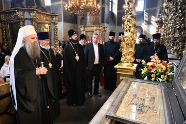 PATRIJARH PORFIRIJE SE POKLONIO MOŠTIMA SVETOG TIHONA U MOSKVI: Poseta Donskom manastiru koja nosi poruku jedinstva