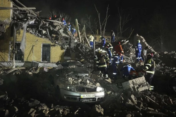 RUSKE SNAGE BACILE PRVU NAVOĐENU VAZDUŠNU BOMBU! Haos u Lozovi! IMA POVREĐENIH!