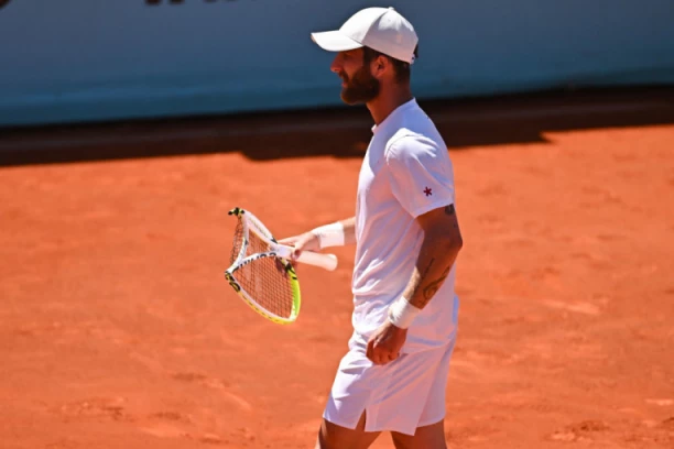 SKANDAL U MADRIDU: Teniser provocirao publiku, pa sve šokirao scenom pri izlasku sa terena!