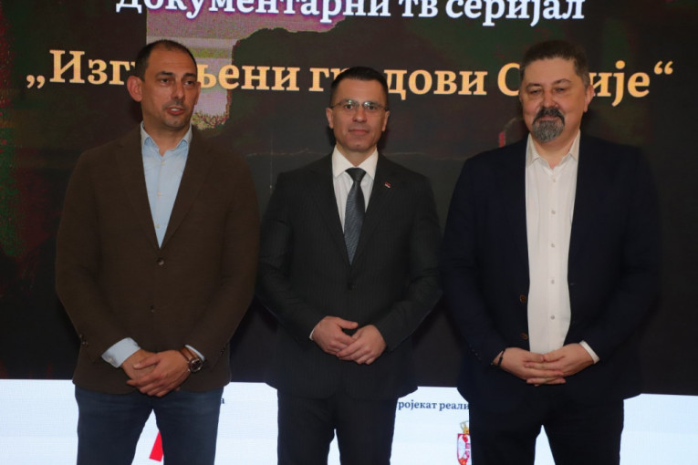 Milan Lađević, autor projekta i izvršni direktor Medijske mreže; ministar Đorđe Milićević; Saša Milovanović, direktor Srpskog telegrafa