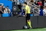 SRBIN JE NAJLUÐI SUDIJA NA PLANETI: Kad on gleda VAR, ceo stadion plače od smeha! (VIDEO)