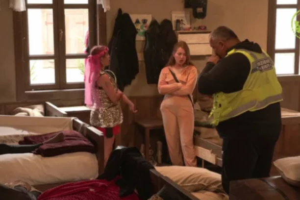 SNEŽA KUŠADASI ZARATILA SA CELOM KUĆOM: Bojana Barbi i ona pred FIZIČKIM OKRŠAJEM - obezbeđenje doletelo na imanje!