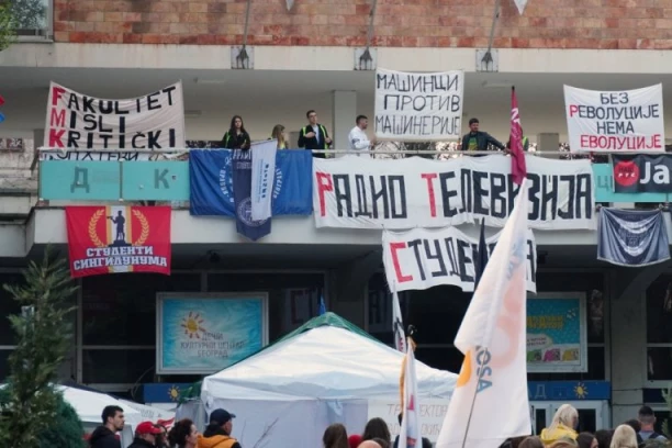 JAVNI SERVIS, ALI - BLOKADERA SRBIJE! Građani plaćaju, a oni KONTROLIŠU RTS! (FOTO)