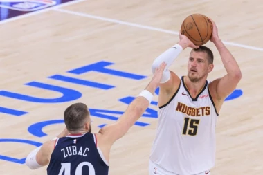 ŠTA RADE JOKIĆEVA BRAĆA DOK CELA HALA VREĐA NIKOLU! Kamera ih uhvatila u idealnom trenutku (FOTO)