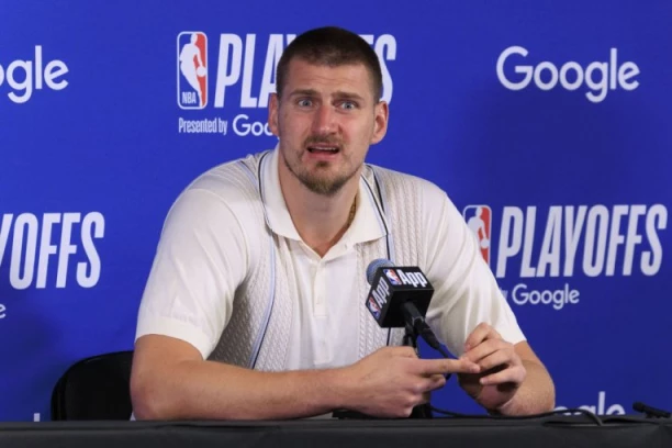 JOKIĆ URLAO NA SAIGRAČE, PA OTKRIO ŠTA SE DEŠAVALO U SVLAČIONICI: Srbin besan zbog igre protiv Klipersa!