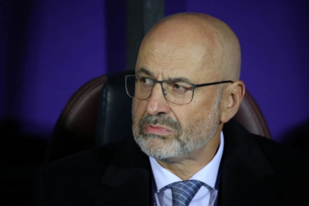 GROF BOŽOVIĆ POBEGAO SA BRODA KOJI TONE! Trener video da nema pomoći,  pa digao sidro!