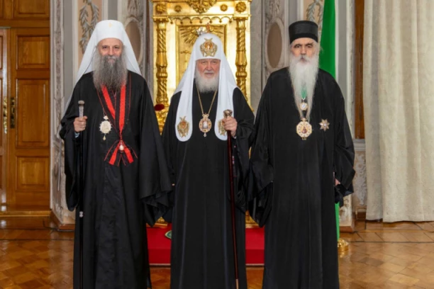 VELIKI DAN ZA SRPSKO PRAVOSLAVLJE: Patrijarhu Porfiriju i vladici Irineju u Rusiji uručeno značajno ordenje