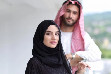 KONAČNO OTKRIVENO ŠTA ARAPSKIM ŠEICIMA MORAJU DA RADE NJIHOVE ŽENE: Ljudi su zgroženim ovim detaljima!