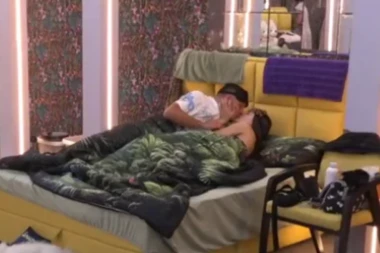 NAKON SVAĐE SVE JE SLAĐE: Anđela i Gastoz se posle BURNE rasprave bacili na VRELU AKCIJU - Zatresli se ZIDOVI BELE KUĆE, sve pršti od STRASTI! (GALERIJA)