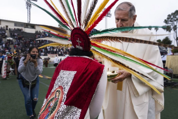 SKANDAL U VATIKANU! ZAŠTITNIK PEDOFILA GLAVNI NA PAPINOJ SAHRANI! ČITAJTE U SRPSKOM TELEGRAFU!