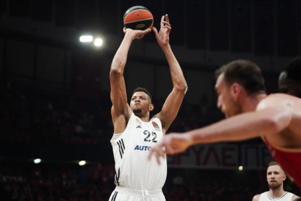 KOŠARKAŠI REALA NE ZNAJU ZA SRAMOTU! Pogledajte šta Madriđani rade kada im ne ide (VIDEO)