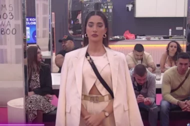 "ON JE FOLIRANT U VEZI SA MNOM" Anđela Đuričić prekinula tišinu, pa razvezla jezik o odnosu sa Karićem!