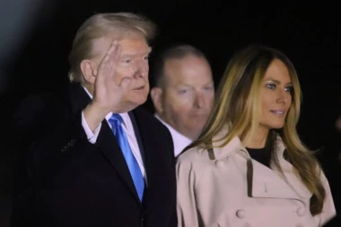 PRVA SLIKA TRAMPA I MELANIJE POSLE DRAME U VAZDUHU: Helikipter iznenada sleteo, evo šta im se dogodilo (FOTO)