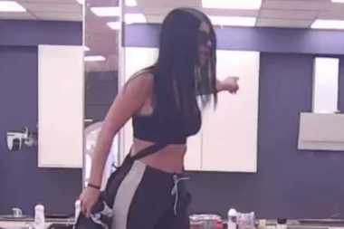 ALEKSANDRA NIKOLIĆ SKOČILA PREKO STOLA NA MILOVANA: Izneo ŠOKANTNE tvrdnje da je TUKLA ćerku - nastao KARAMBOL u kući!