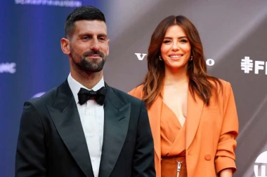 EVA LONGORIJA SE NE ODVAJA OD NOLETA! Sa Đokovićem proslavila rođendan, a sada mu je podrška iz prvog reda! (FOTO)