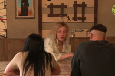 TENZIJA NA "FARMI" RAPIDNO RASTE: Učesnice pred teškim OKRŠJEM - lete uvrede na sve strane!