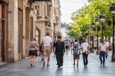 SVI MISLE DA CRNA BOJA OZNAČAVA ŽALOST, ALI TO NIJE TAKO: Ovo je razlog zašto je odežda sveštenika tamna