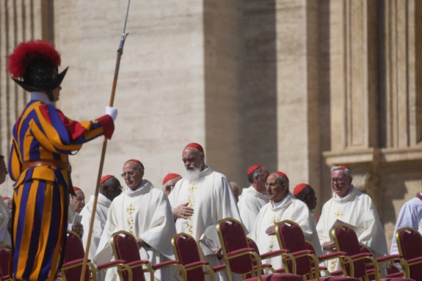 KARDINALI UMIRALI TOKOM KONKLAVE, A NAKON 5 DANA JEDU SAMO HLEB I VODU! Tokom istorije bilo je veoma teško izabrati novog PAPU,  a EVO kakva je danas situacija!