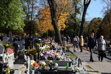 KADA JE POBUSANI PONEDELJAK I ZAŠTO TOG DANA TREBA OTIĆI NA GROBLJE: Otac Borislav otkriva da li tada treba poneti i uskršnje jaje (VIDEO)