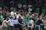 GORI OAKA ARENA: Navijači Panatinaikosa priredili spektakl košarkašima na treningu! (VIDEO)