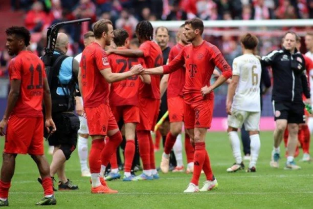 ONO KAD SI BAKSUZ!  Žuti karton ga ODUVAO od istorijskog MOMENTA!