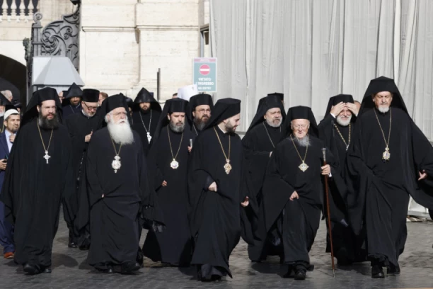 KOJE PRAVOSLAVNE DELEGACIJE SU PRISUSTVOVALE SAHRANI PAPE FRANJE? Izraz poštovanja, ili tajni signal ekumenskog opredelenja