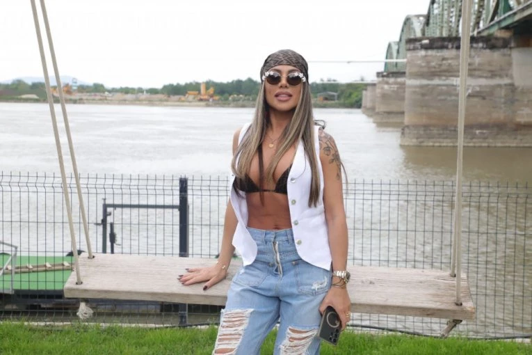 SANDRA AFRIKA U TAJNOJ KOMUNIKACIJI SA PINKIJEM? Priznala da voli "PILETINU"! (VIDEO)