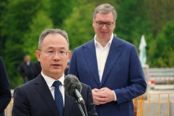 "NAJZNAČAJNIJA TAČKA U PRIJATELJSTVU DVE ZEMLJE"! Kineski ambasador o Vučićevoj poseti Pekingu - SAVRŠENO PREDSTAVLJAO SRBIJU! (VIDEO)