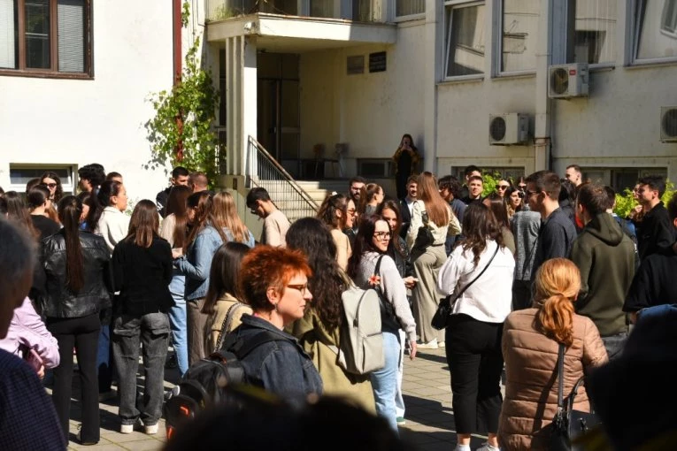 OPET SVAĐA U SVOJIM REDOVIMA?! Ko zapravo predvodi 'blokaderski pokret' u Nišu?