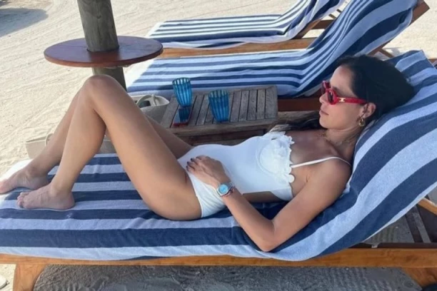 ANA IVANOVIĆ SA DEČKOM NA MORU! Nije želela da ovo iko sazna, ali je sama podelila detalj koji je sve razotkrio! (FOTO)