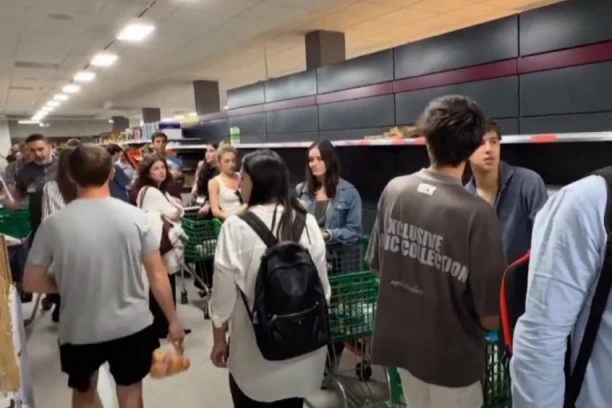 PANIKA! KUPUJ SVE ŠTO MOŽEŠ! Potpuni haos u prodavnicama Španije i Portugala, nestanak struje IZBEZUMIO narode, nestvarni prizori (VIDEO)