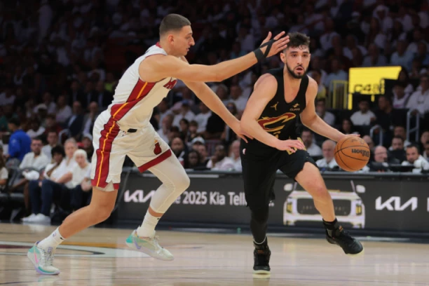 EPSKA BRUKA MAJAMIJA: Počišćeni su sa parketa - sjajni Jović "zaleđen" na -55!