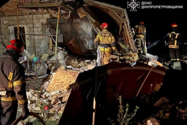 DEVOJČICA UBIJENA NA MESTU, DOMOVI SRAVNJENI SA ZEMLJOM! Rusi lansirali monstruozni napad na Ukrajinu, goreli su nebo i zemlja (FOTO/VIDEO)