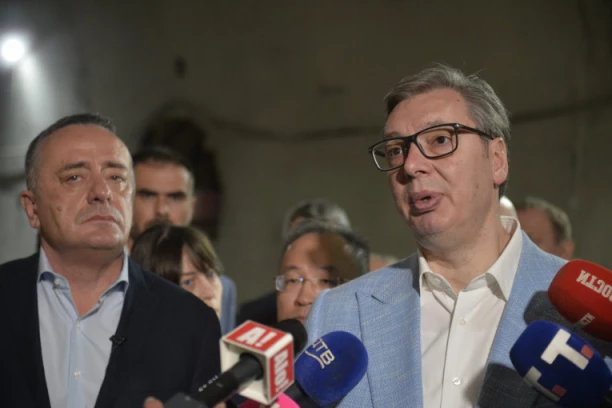 "E, TO VAM JE IŠLO OD 50 EVRA, PA DOŠLO DO 300 EVRA ZA NOĆ!" Vučić o blokadi RTS - Nikakvih tu ideala nema, samo pare!