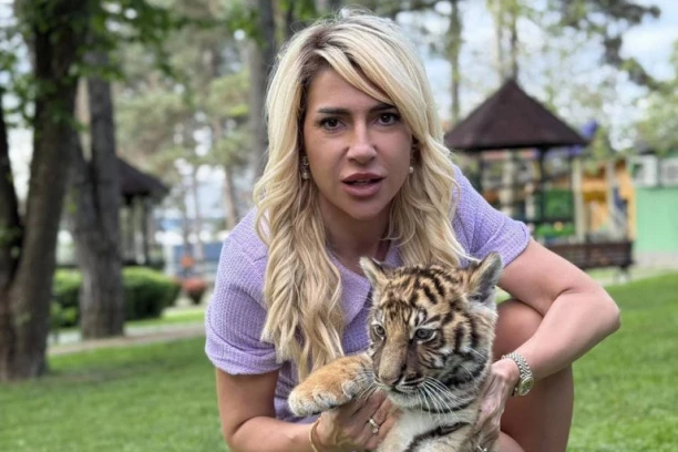 NAJBOLJE KROTIM DIVLJE MAČKE! Jovana Jeremić odala počast Palmi u Jagodini, pa priznala istinu o planovima s Draganom i ćerki Lei!