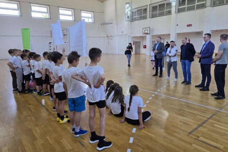 Predstavnici Sportskog saveza Srbije posetili decu u školi u Višnjičkoj banji
