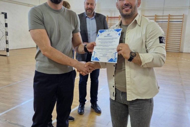 Predstavnici Sportskog saveza Srbije posetili decu u školi u Višnjičkoj banji