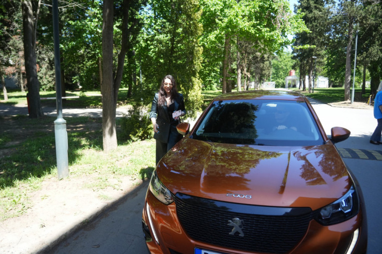 Sanju Vučić dovezao dečko