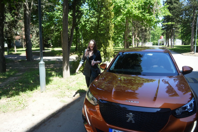 Sanju Vučić dovezao dečko