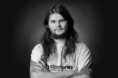 UMRO BIVŠI PRVAK SVETA! Od njega se oprostio i njegov bivši tim! (FOTO)