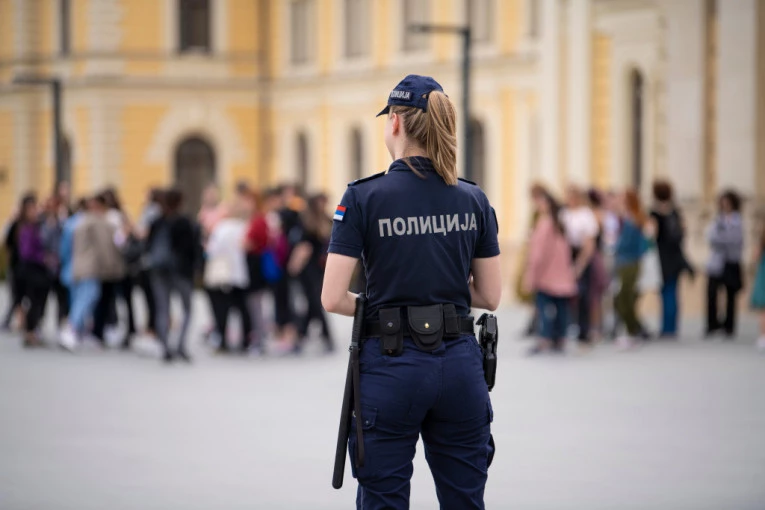 POLICAJKA PRETRESLA UČENICU ZBOG DROGE, PA OPTUŽENA DA JE SKINULA GOLU! Hitno se oglasili iz PU Užice