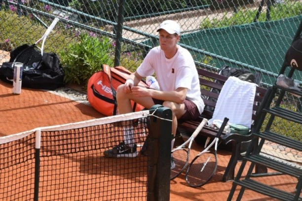 SINER UŽIVA U ŽIVOTU! Italijan smuvao bivšu devojku slavnog glumca, VEZA SA KOLEGINICOM JE PROŠLOST!