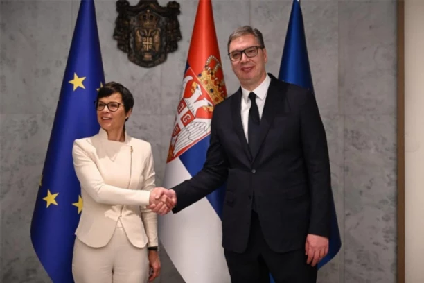 PREDSEDNIK VUČIĆ SE SASTAO SA MARTOM KOS: "Dobar razgovor!"